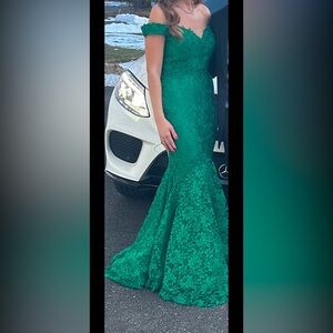 Off the shoulder emerald green mermaid dress